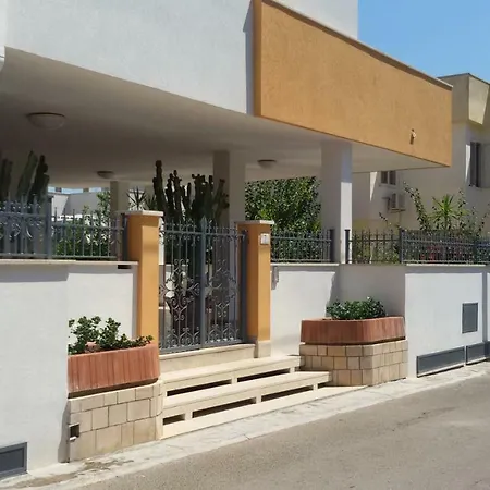 - All'ombra Del Portico Apartment